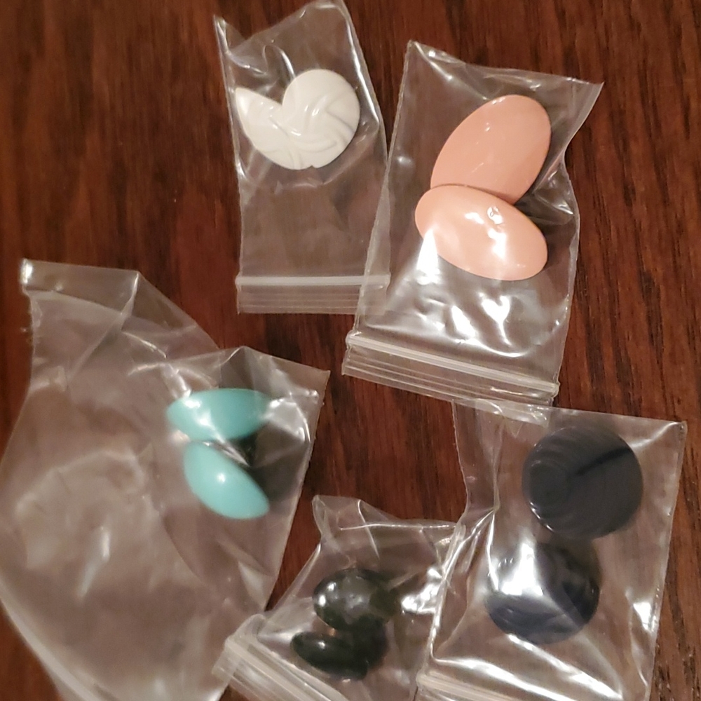 5 PAIR OF VINTAGE FASHION EARRINGS